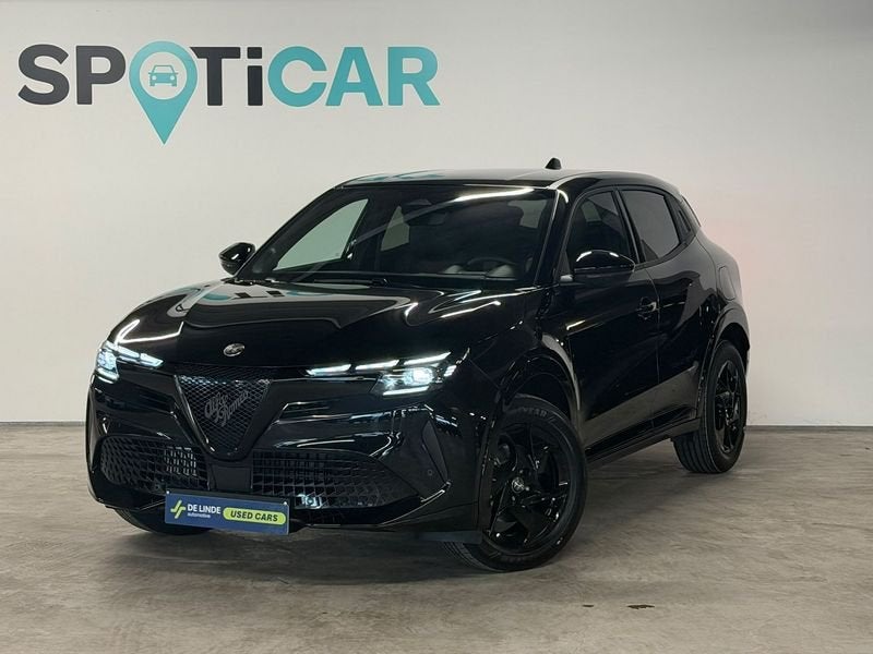 Alfa Romeo Junior 1.2 Hybrid 145 eDCT6 Ibrida Ti, Auto's, Gebruikt, 1199 cc, Zwart, Bedrijf