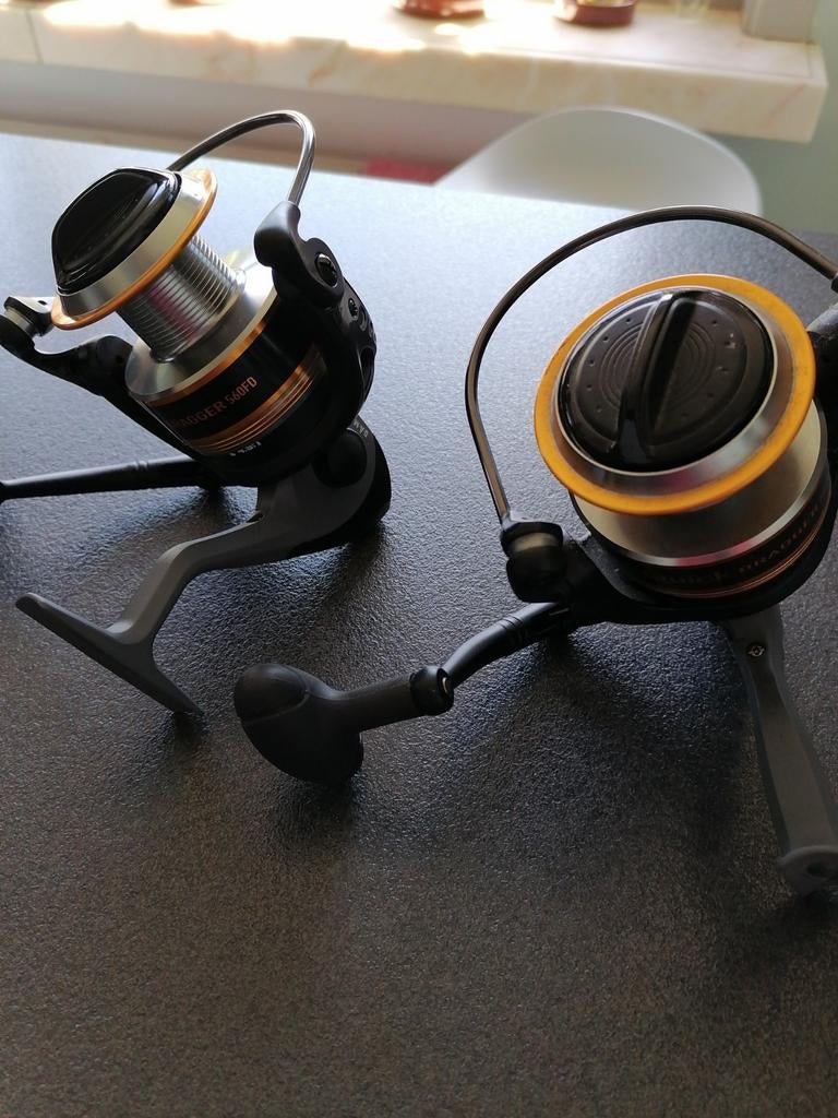 2 x DAM QUICK DRAGGER 560FD. NIEUW, Enlèvement ou Envoi, Neuf, Moulinet