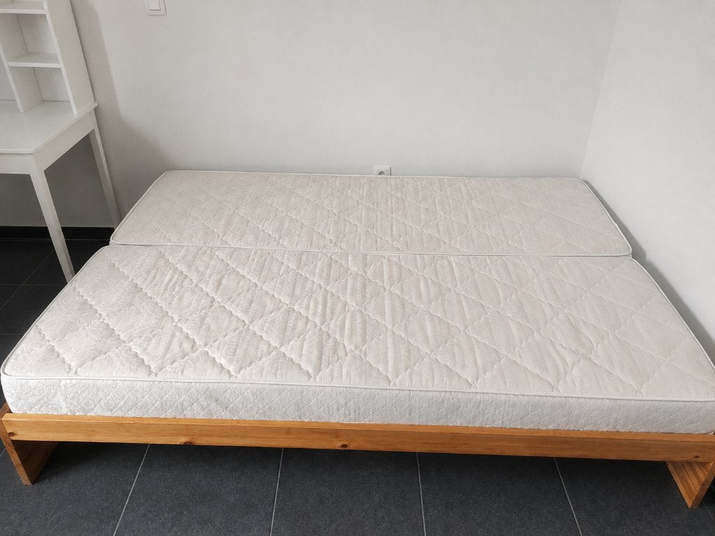 Lit double en bois robuste 145 x 205 cm avec 2 matelas., Maison & Meubles, Chambre à coucher | Lits, 140 cm, Brun, Enlèvement