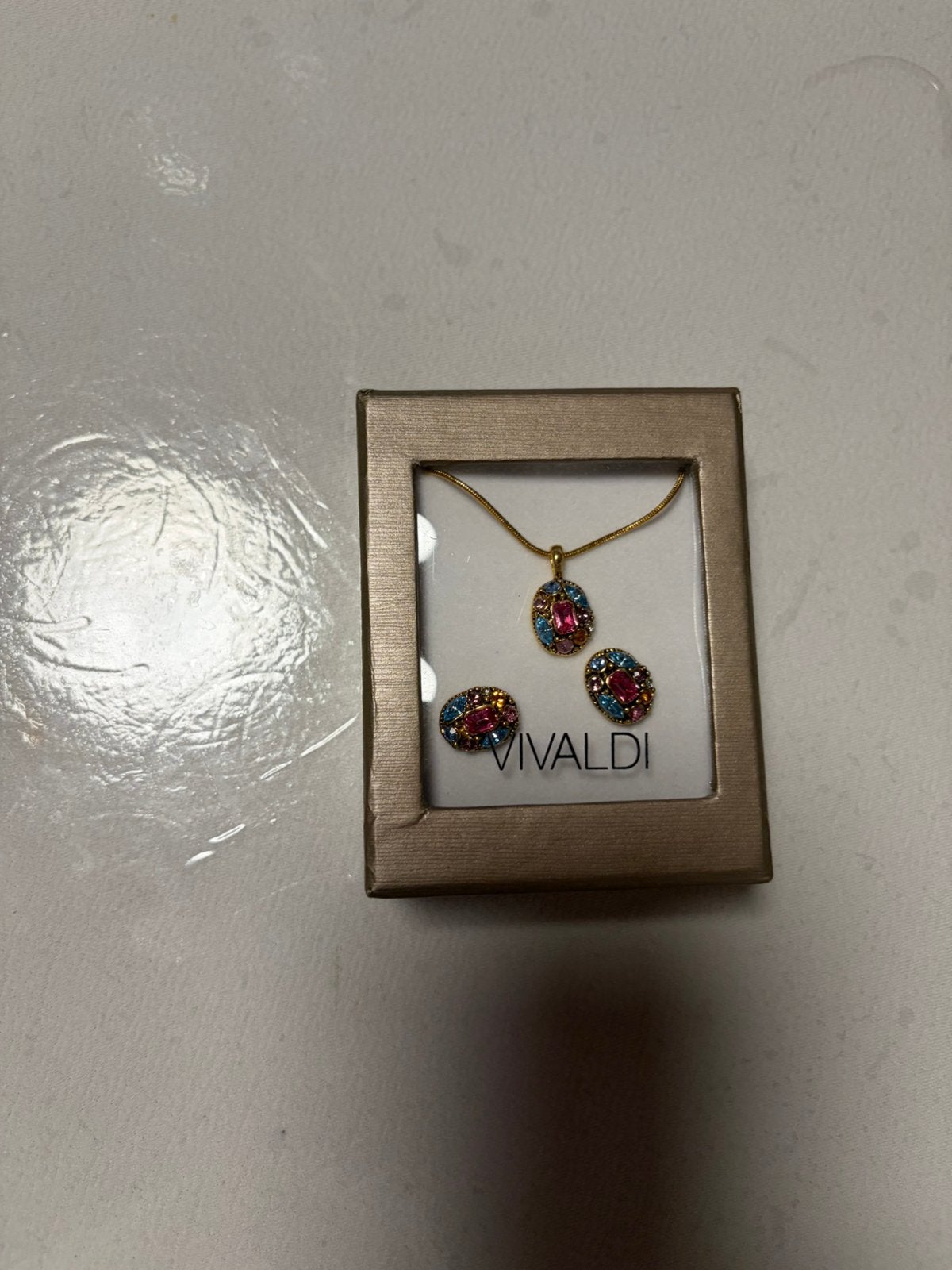 Bijoux collier et boucles d’oreilles, Enlèvement, Comme neuf