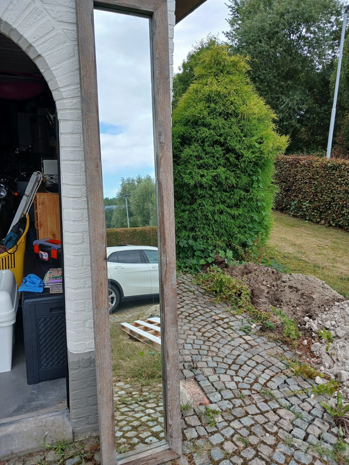 Grote spiegel met houten omlijsting, Huis en Inrichting, Woonaccessoires | Spiegels, Ophalen, Minder dan 50 cm, Zo goed als nieuw