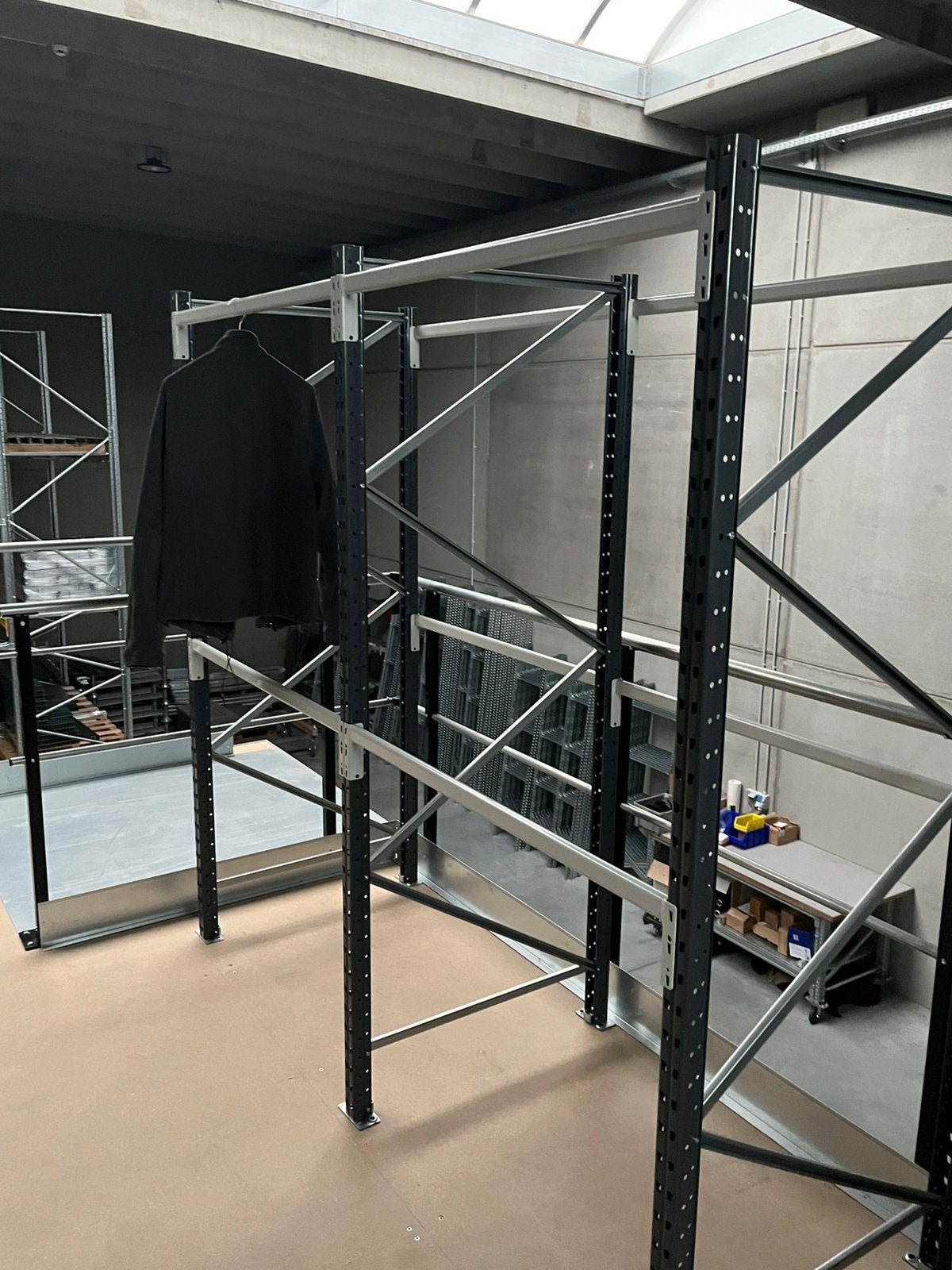 Kledingrek H2000 x D800 x L(2 x1000)mm met 2 niveaus, Ophalen