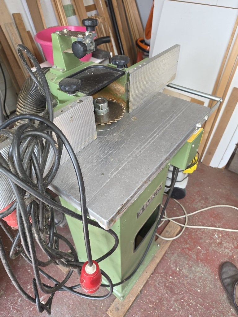 Toupie - couteau de table avec aspirateur, Articles professionnels, Machines & Construction | Travail du bois, Enlèvement