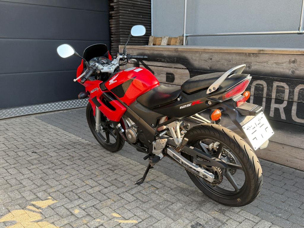 Honda CBR 125, Motoren, Sportuitlaat, Sport, 125 cc, 11 kW of minder
