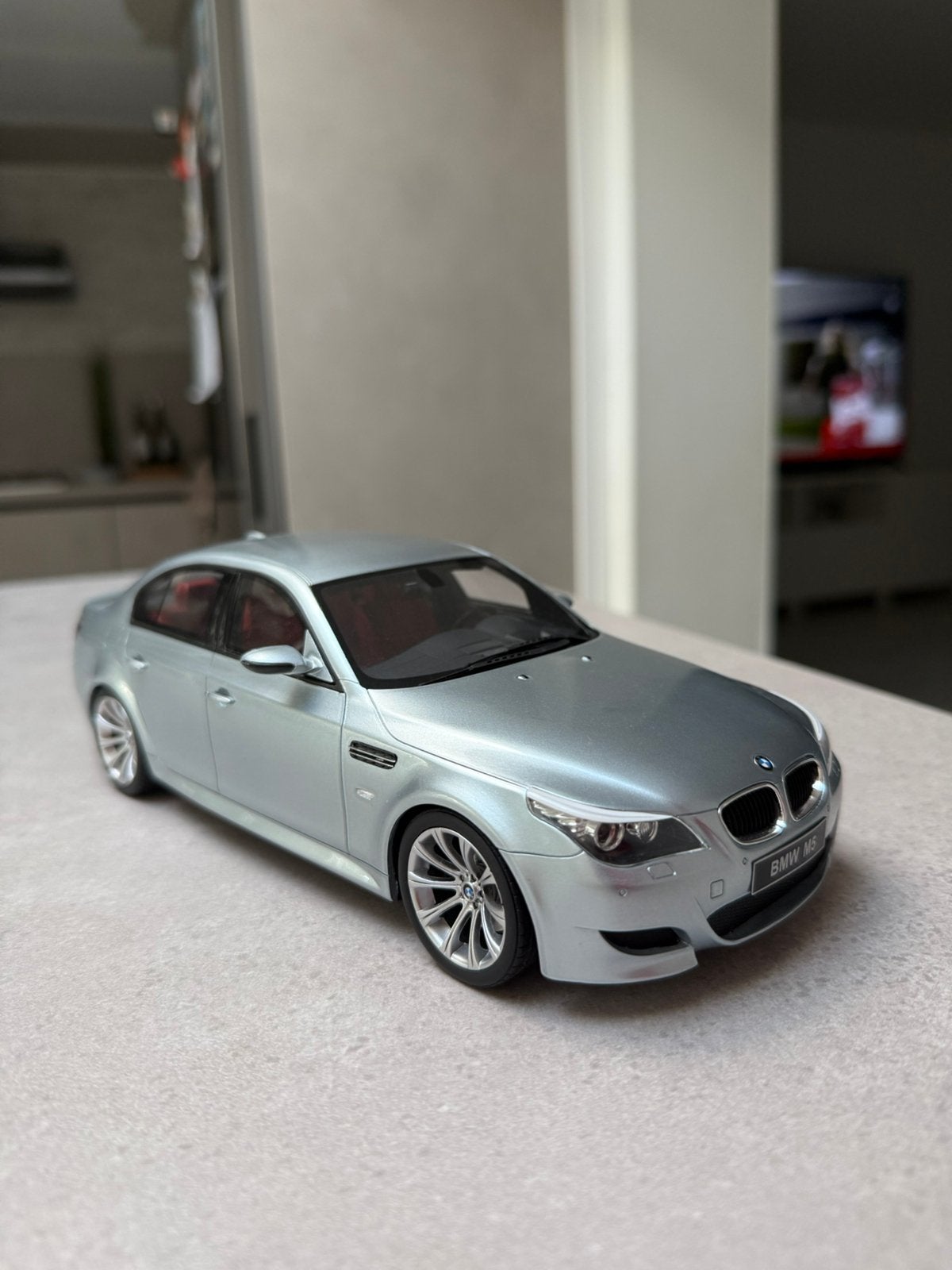 Ottomobile BMW M5 E60 1:18, Hobby & Loisirs créatifs, Enlèvement, Neuf, Voiture, OttOMobile