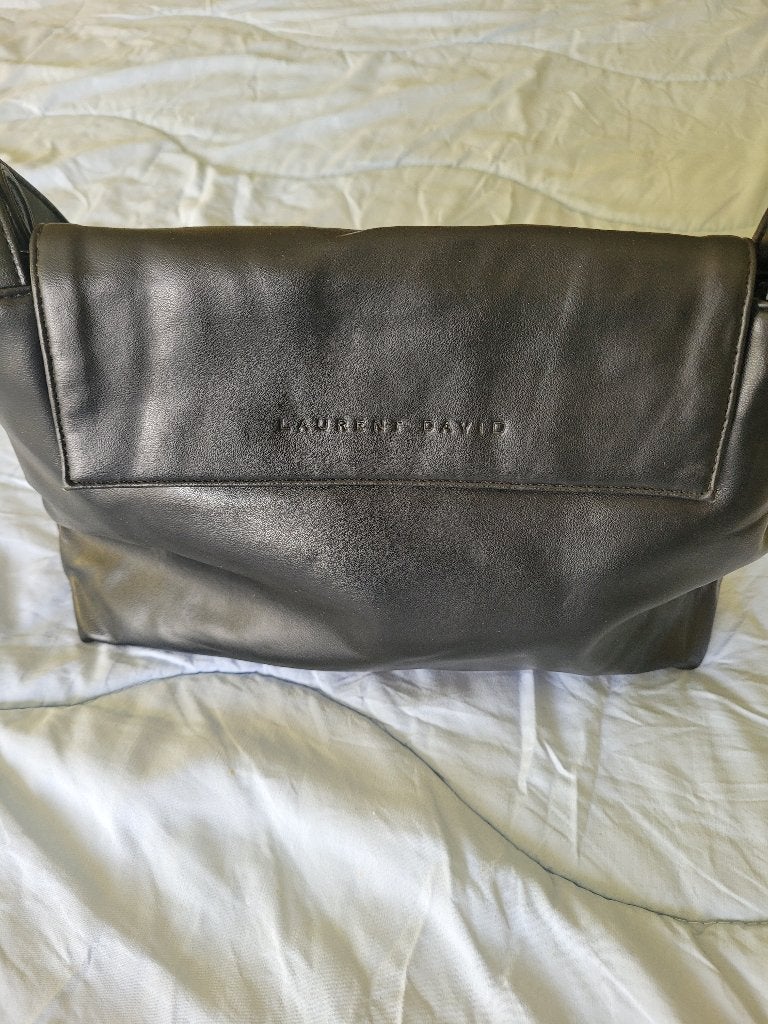Sac en cuir noir de marque Laurent David comme neuf, Bijoux, Sacs & Beauté, Enlèvement, Comme neuf, Noir, Sac à bandoulière