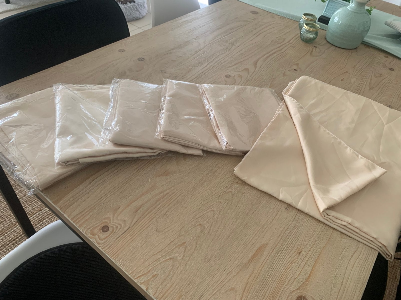 6 champagnekleurige tafelkleden, Hobby en Vrije tijd, Ophalen, Nieuw