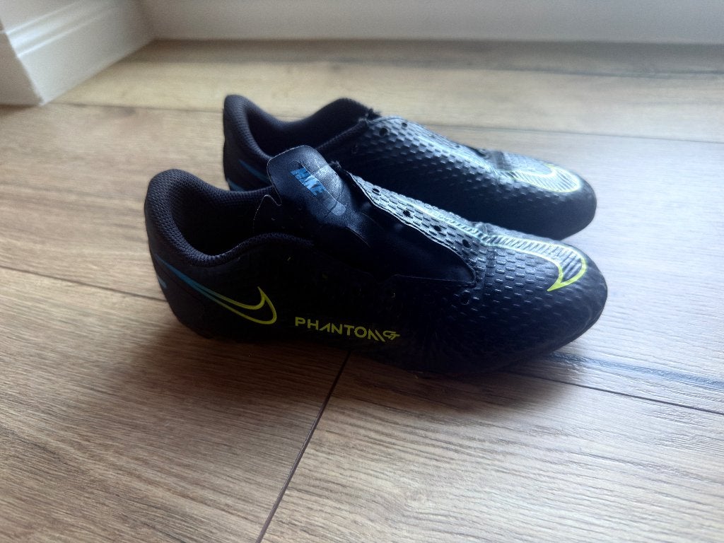 Nike voetbalschoenen maat 32 - goede staat, Sports & Fitness, Football, Enlèvement ou Envoi, Chaussures