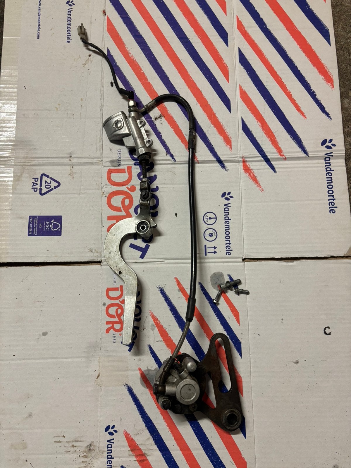 Compleet achterremsysteem voor honda hm 50 en vent 50, Ophalen of Verzenden, Zo goed als nieuw