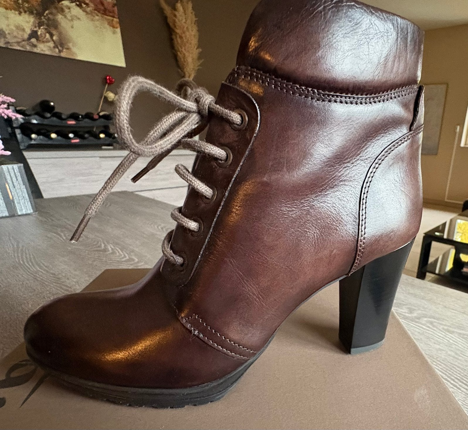 NIEUW! Tamaris enkellaarsjes met hak – maat 39, Kleding | Dames, Ophalen, Bruin, Lage of Enkellaarzen, Nieuw