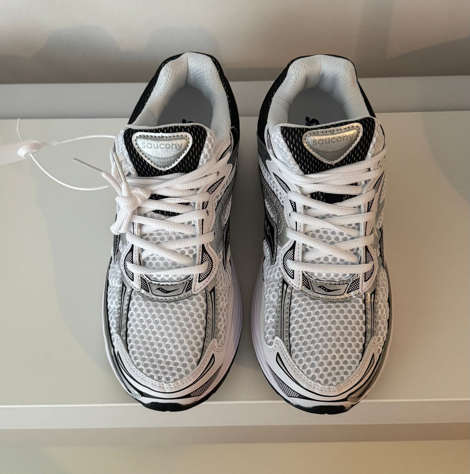 Saucony, Enlèvement ou Envoi, Comme neuf, Chaussures de sport, Blanc