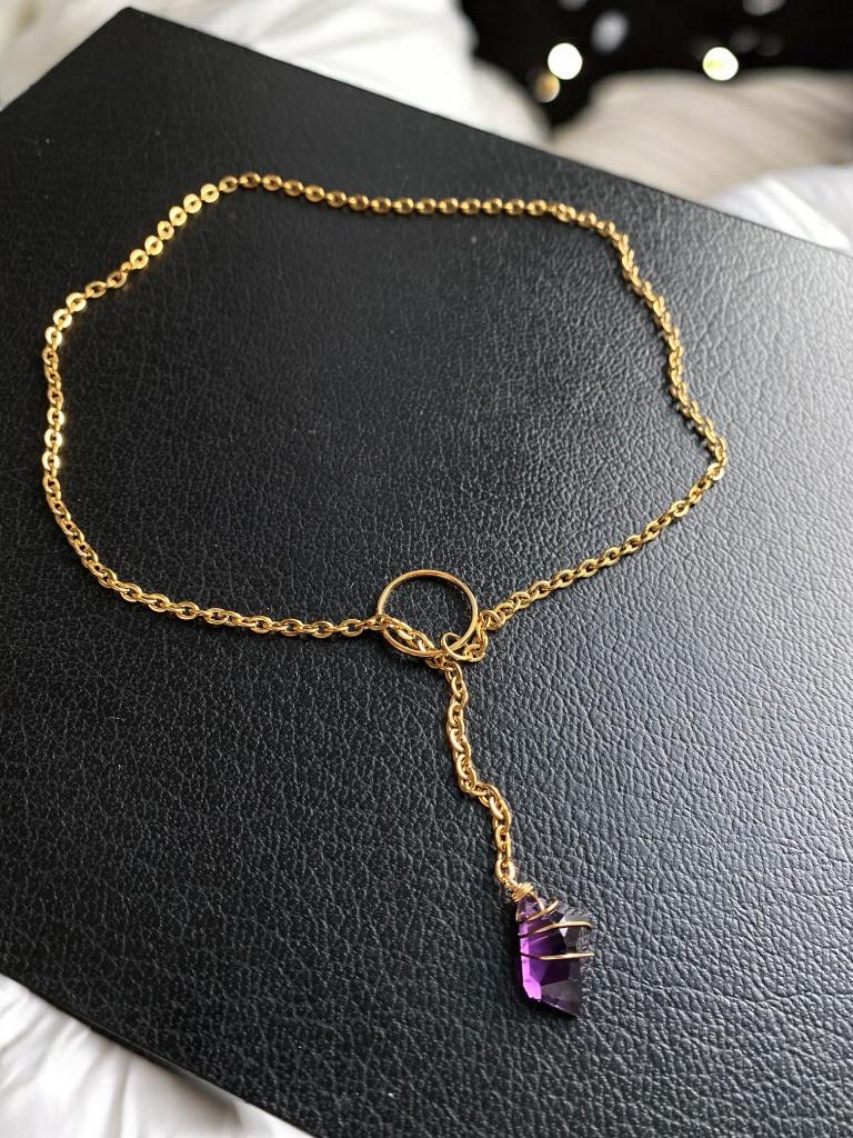 Collier en plaqué or 14 carats avec améthyste Lariat, Bijoux, Sacs & Beauté, Colliers, Neuf, Pierre ou Minéral, Enlèvement ou Envoi