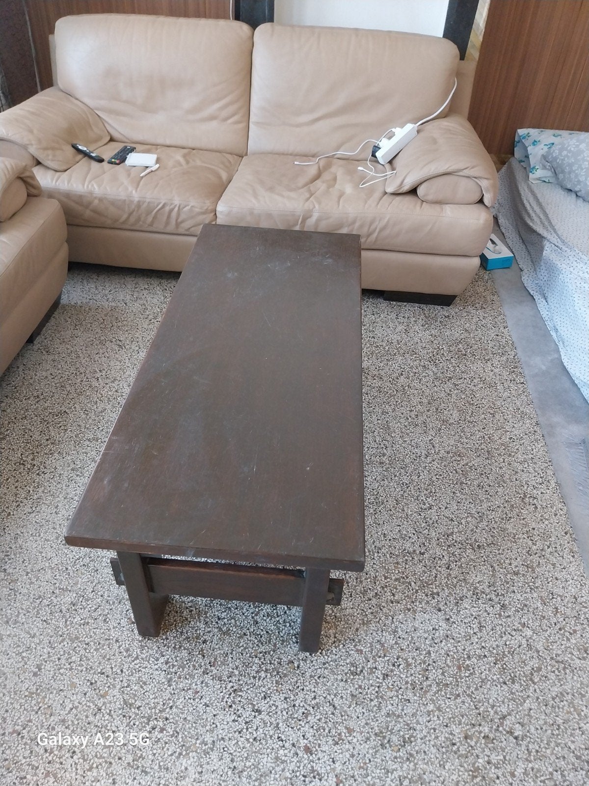 Deux salons en cuir+table. Bon état, Enlèvement