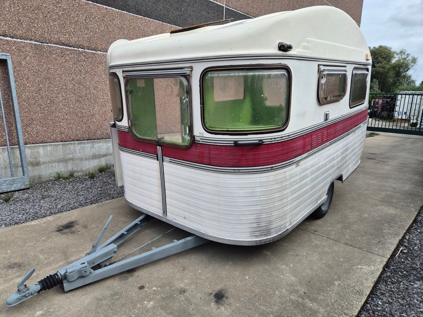 oldtimer caravan met werk aan, Caravans en Kamperen, Bedrijf