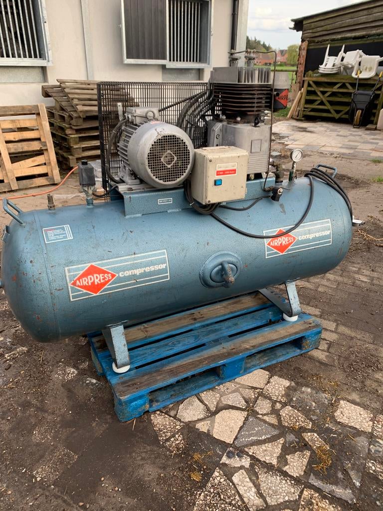 Compressor 500 Liter, Doe-het-zelf en Bouw, 100 liter of meer, Ophalen, Gebruikt, Mobiel