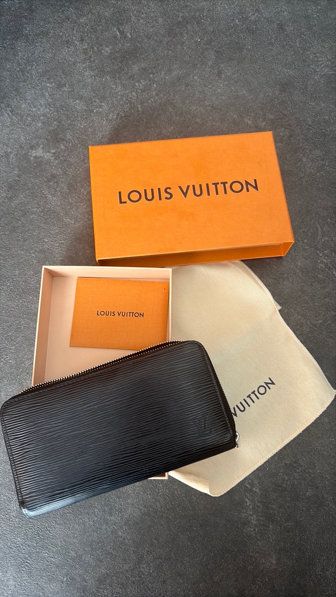 Louis Vuitton portefeuille Epi leer zwart, Handtassen en Accessoires, Portemonnees, Ophalen of Verzenden, Zo goed als nieuw, Zwart