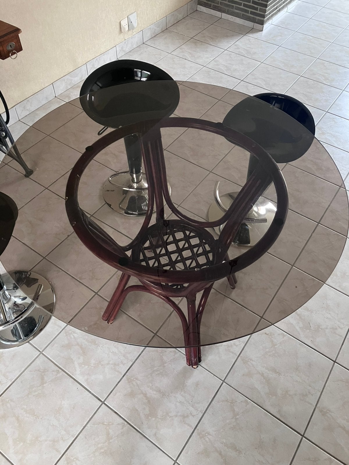 Table avec base en rotin, Enlèvement, Utilisé, Rotin