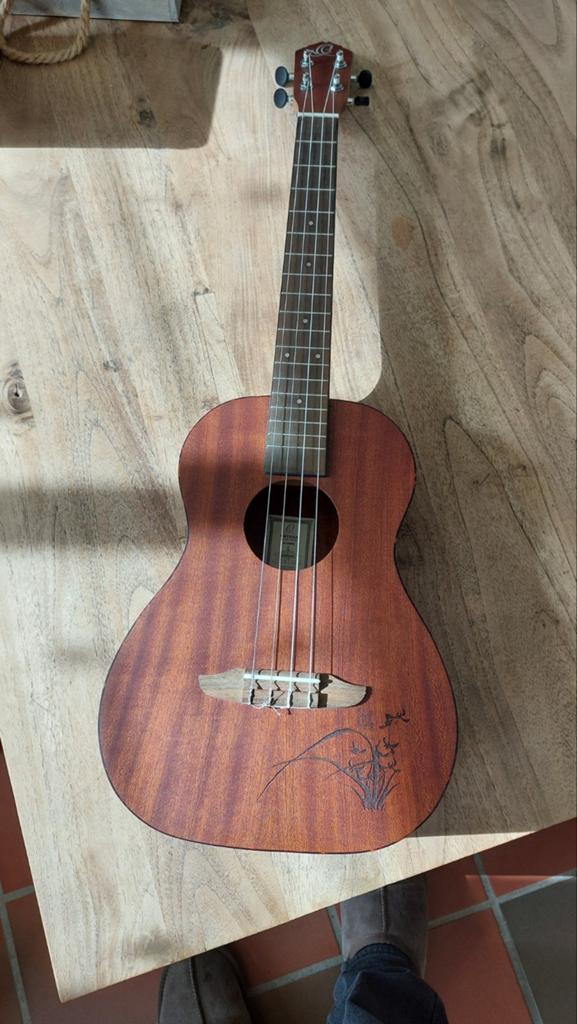 Bariton ukelele, van Orthega in mahoniehout .In nieuwe staat, Ophalen of Verzenden
