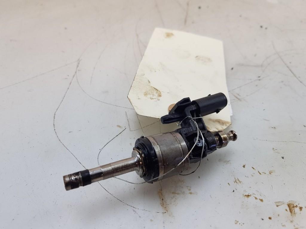 INJECTOR BRANDSTOF Skoda Karoq (|05C906036|05C036|), Robert Bosch AG, Gebruikt, Skoda, Robert-Bosch-Allee 1
74232  Abstatt, DE