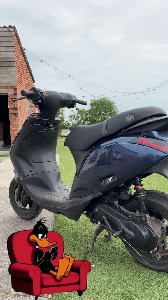Zip 70cc, Fietsen en Brommers, Scooters | Piaggio, Zo goed als nieuw, Zip, Ophalen