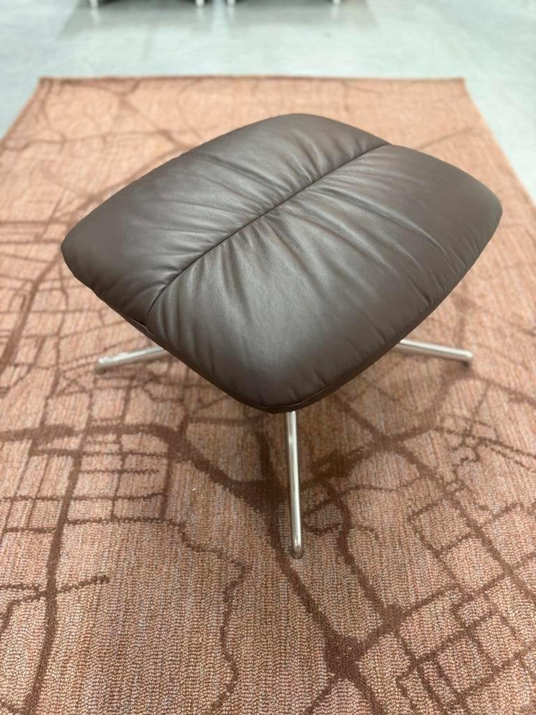 Nieuw Leolux Lodey voetenbank bruin leer design poef, Huis en Inrichting, Zetels | Voetbanken en poefs, Nieuw, 50 tot 75 cm, 50 tot 75 cm