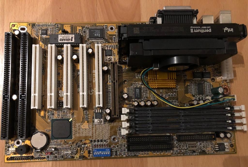 Moederbord24 Gigabyte GA-6BXE (ATX) +Intel PII350Mhz (SL2WZ), Computers en Software, Moederborden, Zo goed als nieuw, Intel, Overige soorten