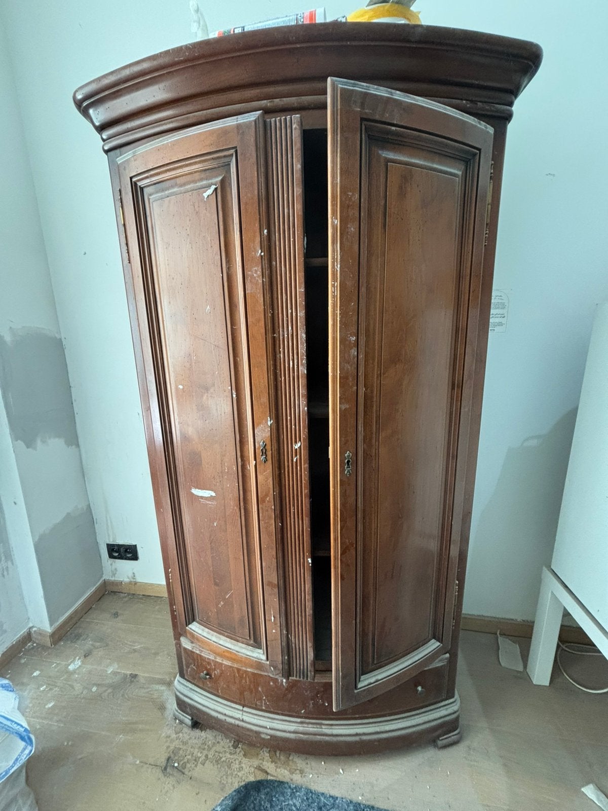 Meuble ancien en bois – À donner rapidement, Avec porte(s), Ancienne, Enlèvement, Utilisé