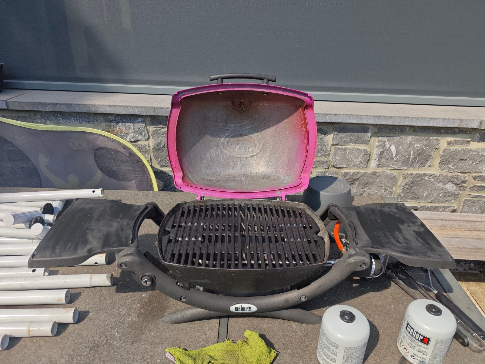 Barbecue gaz Weber q1200 avec tables et pieds, Ophalen