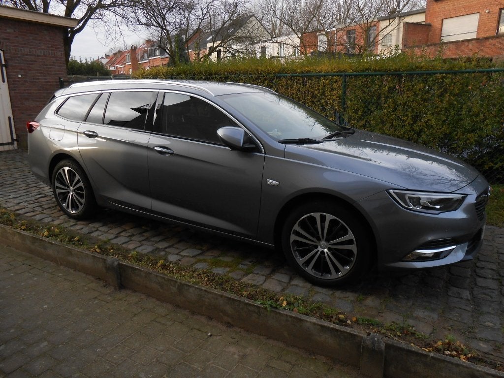 Zeer mooie opel insignia sport tourer innovation, Autos, Cuir, Argent ou Gris, Achat, Euro 6