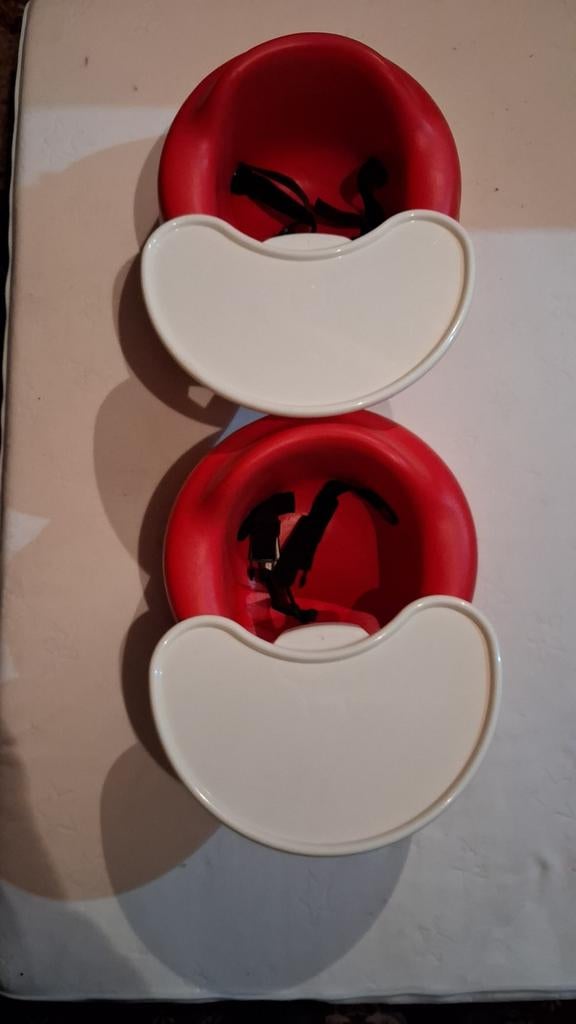 Bumbo zitje met veiligheidsriempjes en afneembaar eetblad, Kinderen en Baby's, Kinderstoelen, Ophalen of Verzenden, Zo goed als nieuw