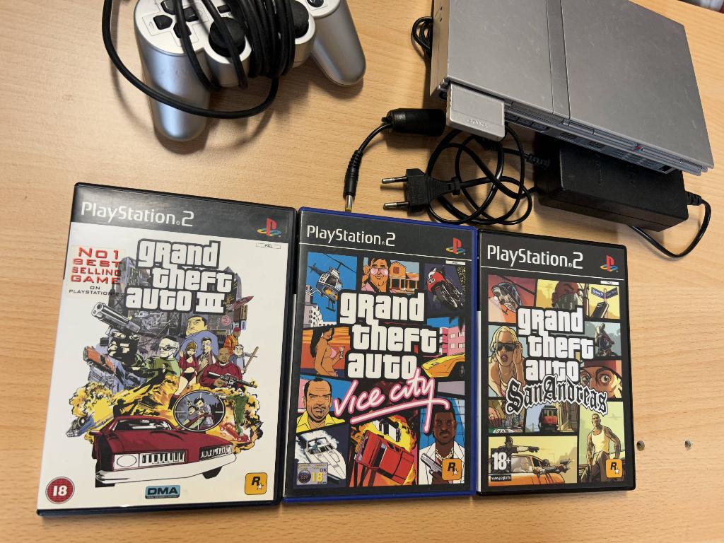 Playstation 2 Slim met 1 controller en 3 GTA games, Enlèvement, Avec 1 manette, Slim, Avec jeux
