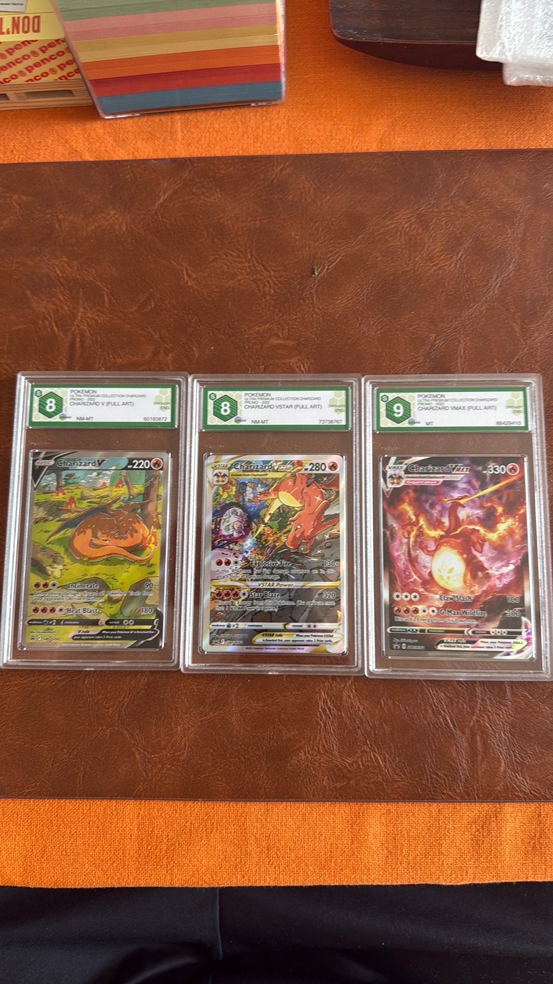 Pokémon Charizard lot – 3x graded GRAAD 8/9 – Charizard VMAX, Ophalen, Zo goed als nieuw