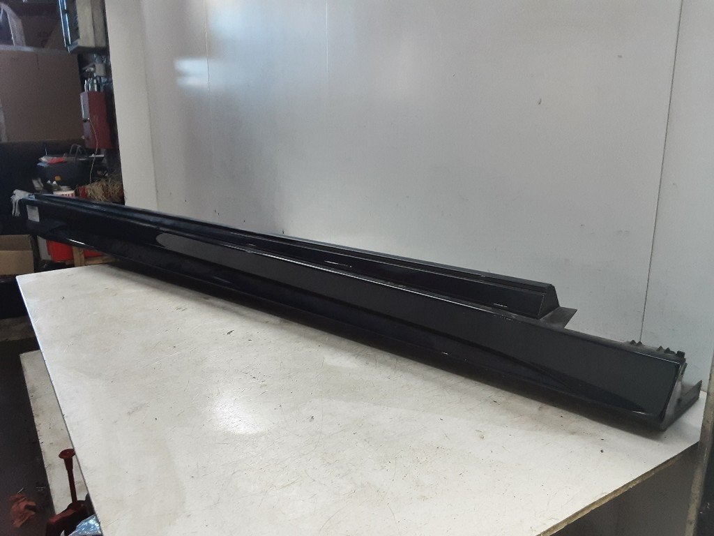 GARNITURE SEUIL DE PORTE GLE (V167) (001167882), Mercedes-Benz, Mevr. I. Hauben, Utilisé, Rue de l'Espoir 34 34
4030  GRIVEGNÉE, BE