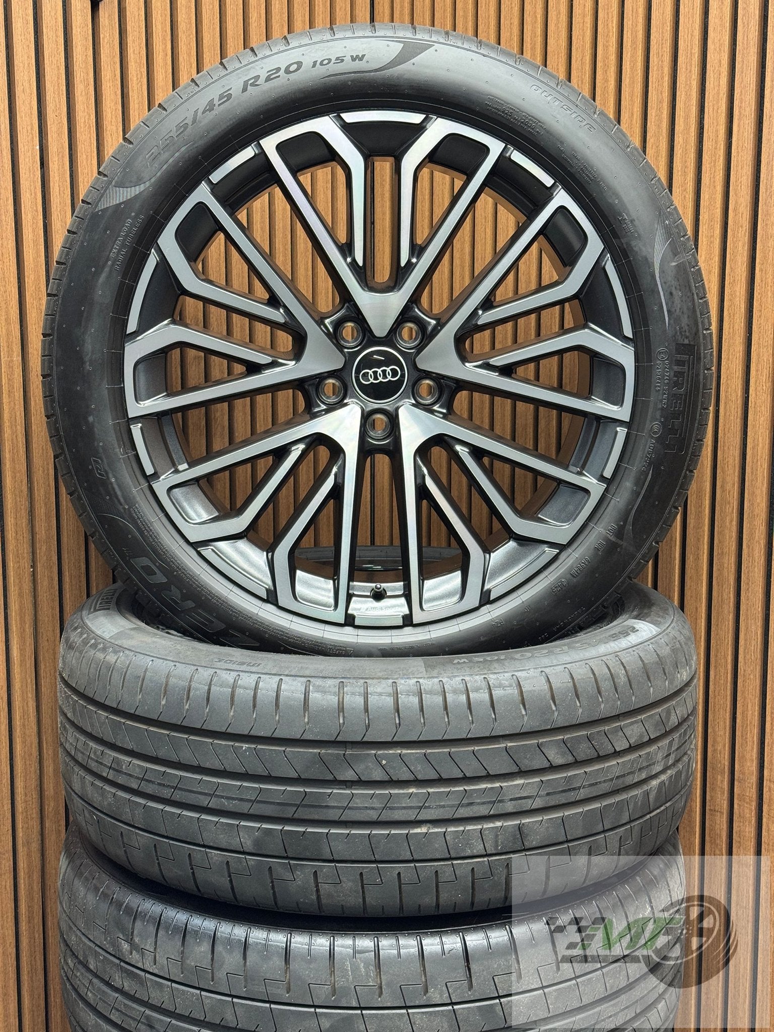 20" Audi Q5 SQ5 Sportback Multi-SPK BTW DEMO 255 45 OEM, 255 mm, - Audi AG, - Auto-Union-Str. 1 85057 Ingolstadt Deutschland, Banden en Velgen