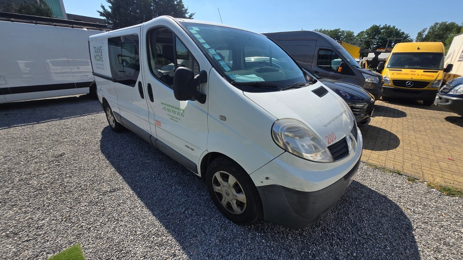 Renault Trafic 2.0 Dci met dubbele cabine en lang chassis, Voorwielaandrijving, 4 deurs, Zwart, Wit