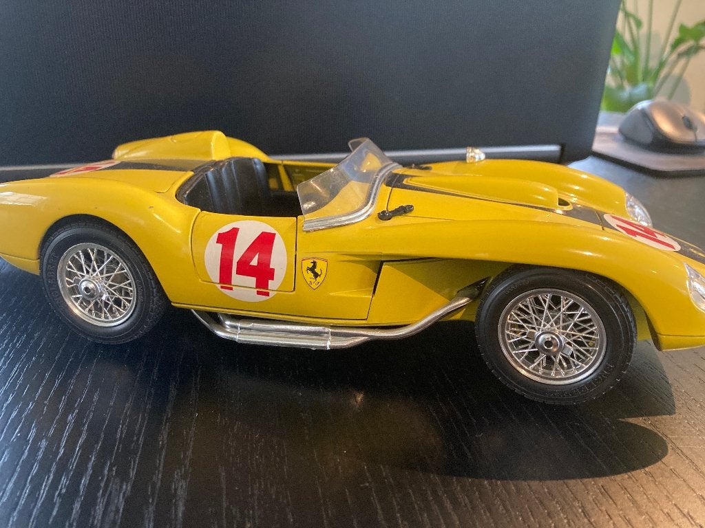 ferrari schaalmodel 1:18, Hobby en Vrije tijd, Modelauto's | 1:18, Ophalen, Zo goed als nieuw, Auto, Burago