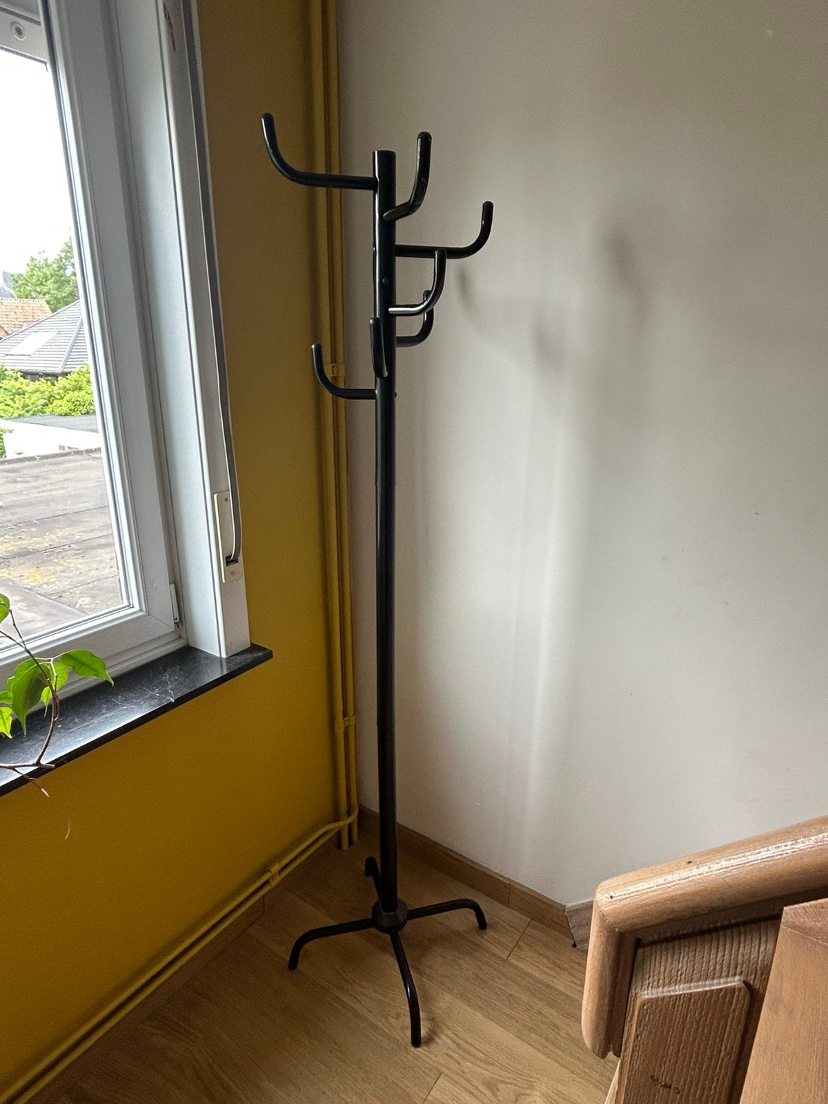 Zwarte kapstok, Huis en Inrichting, Woonaccessoires | Kapstokken, Ophalen, Gebruikt, Metaal, Staande kapstok