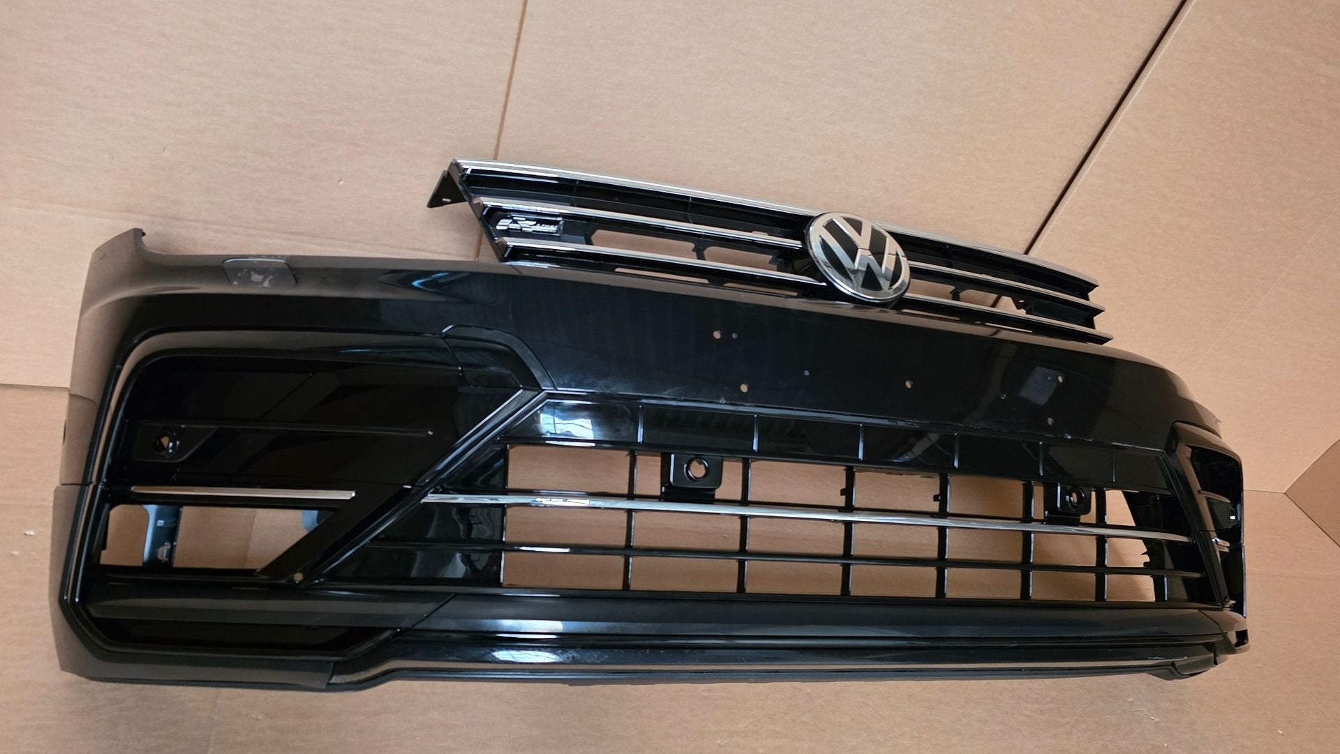 Voorbumper VW Tiguan 5NA R-line 6xPDC KLS L C9X ALLSPACE, Auto-onderdelen, Gebruikt, -, Ophalen of Verzenden, Bumper
