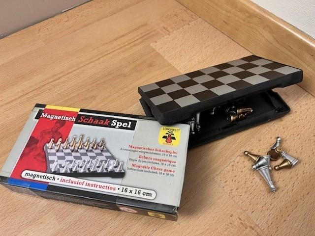 Schaken Backgammon magnetische reisversie mini, Hobby en Vrije tijd, Ophalen, Zo goed als nieuw