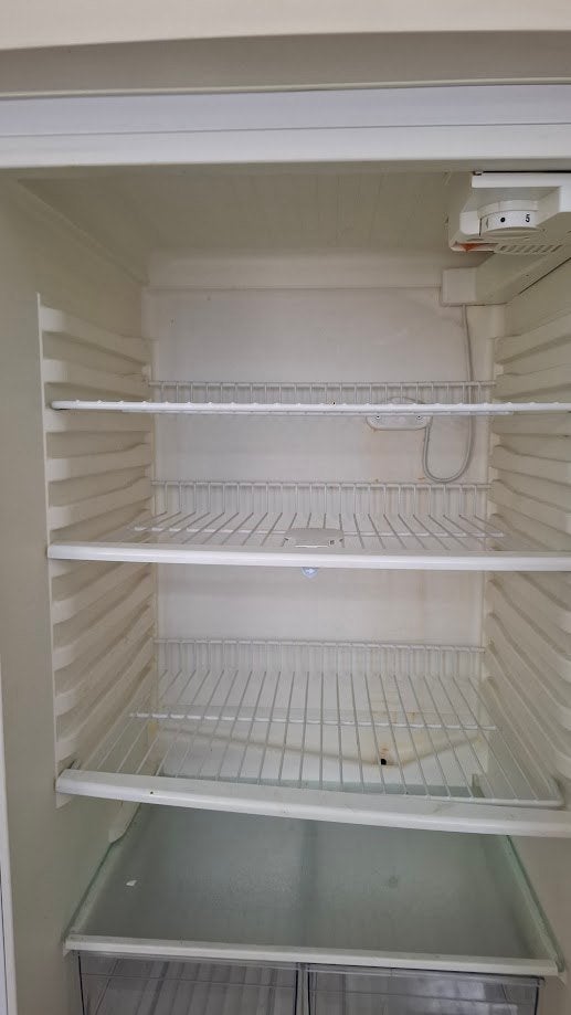 Hoge frigo + freezer 3 schuiven Whirlpool goede staat, Elektronische apparatuur, Koelkasten en IJskasten, Ophalen, Gebruikt, 100 tot 150 liter