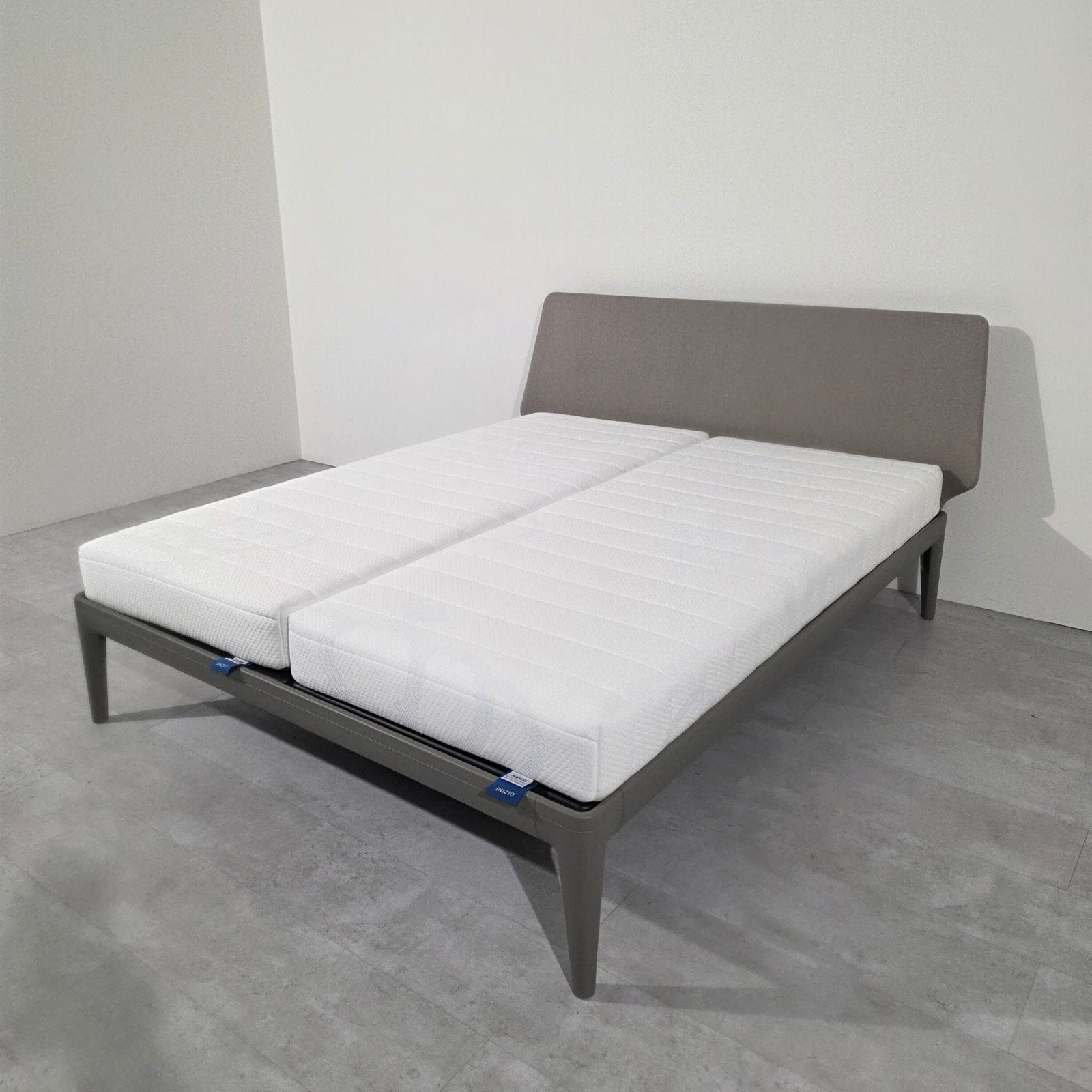 Auping Essential Bed met Nieuwe Inizio Matrassen 160x200, Huis en Inrichting, Tweepersoons, Ophalen of Verzenden, Zo goed als nieuw