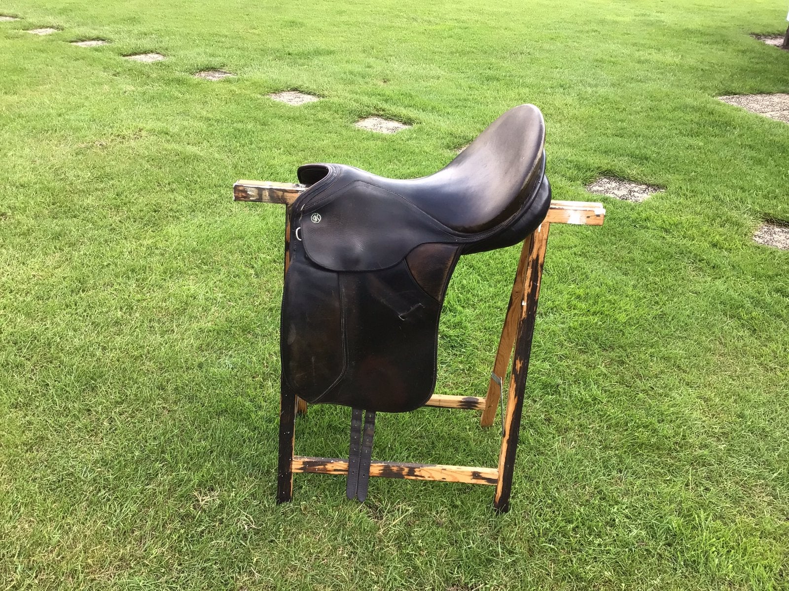 Dressuurzadel Kieffer 18 inch, Dieren en Toebehoren, Paarden en Pony's | Zadels, Ophalen, Zo goed als nieuw, Kieffer
