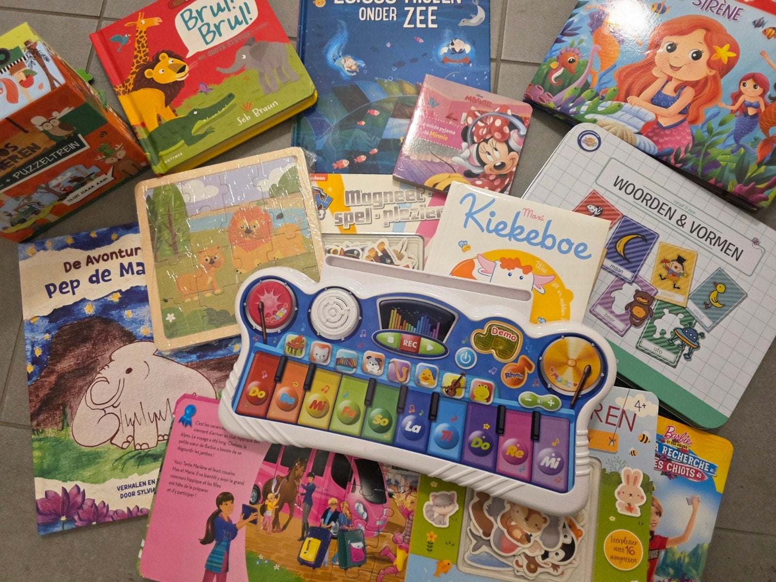 Grand lot de livres pour enfants, de puzzles et de claviers , Enlèvement