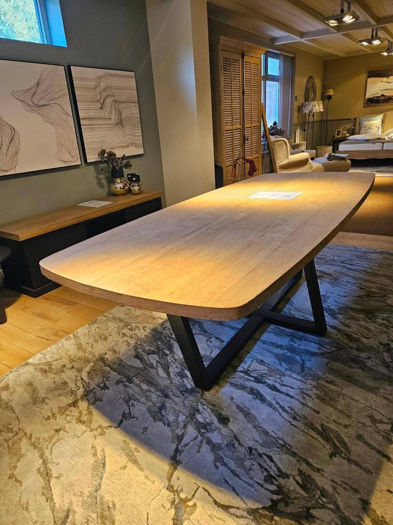 Eettafel in teakhout toonzaalmodel €790, Huis en Inrichting, Tafels | Eettafels, Ophalen, Nieuw, Teakhout, Landelijk