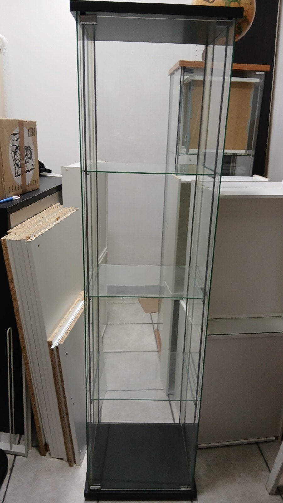 Vitrine Detolf Ikea, Enlèvement