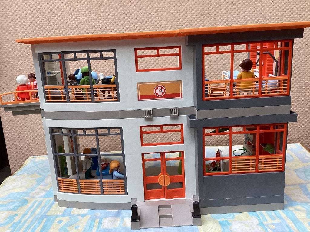 Hôpital Playmobil, Enfants & Bébés, Jouets | Playmobil, Bâtiment, Comme neuf, City life, Kit complet