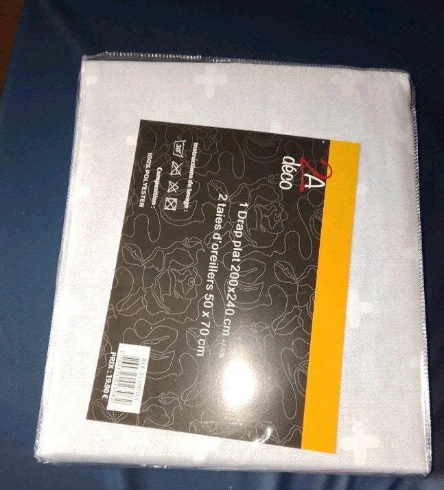 1 draps plats 200*240 avec 2 taies d'oreillers, Neuf, Enlèvement ou Envoi, Taies d'oreiller incluses, Polyester