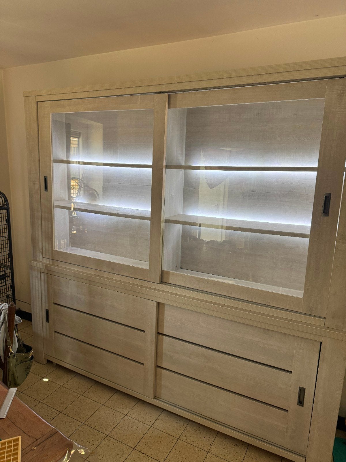 grande vitrine avec LED, Maison & Meubles, 25 à 50 cm, 200 cm ou plus, Enlèvement, Utilisé