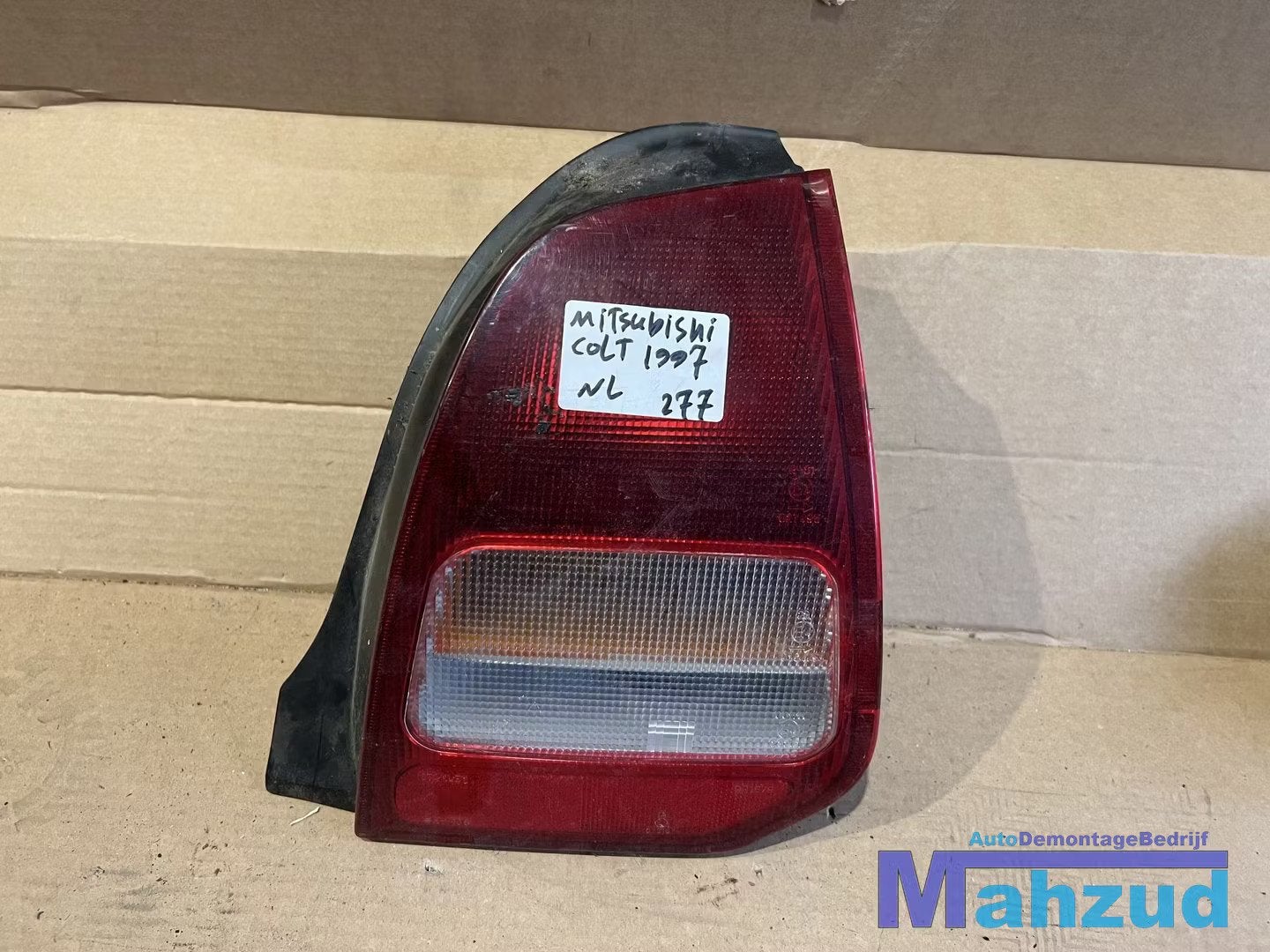 MITSUBISHI COLT 5 Rechts achterlicht right backlight, Info@mitsubishi-motors.com, Mitsubishi Motors Corporation, Utilisé, Mitsubishi