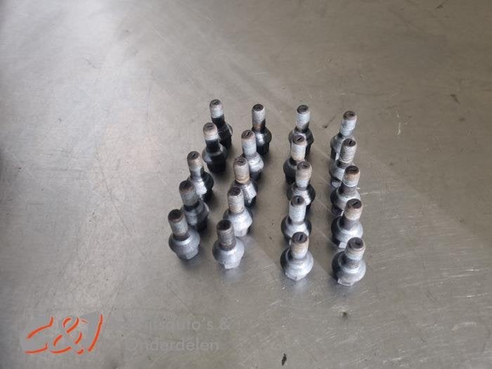 Kit boulons de roue d'un Renault Kangoo, Autos : Pièces & Accessoires, Renault, -, 3 mois de garantie, Utilisé